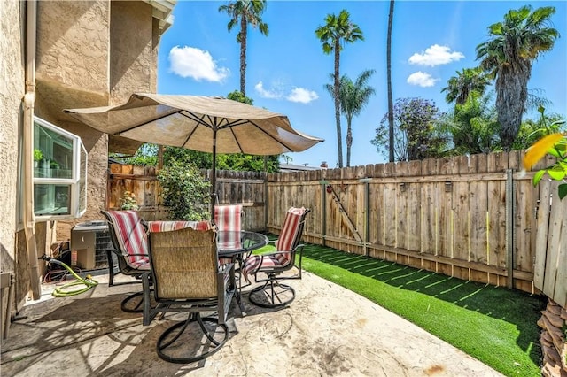 1465 E Lexington Ave Unit 4C, El Cajon, CA 92019 - fenced backyard featuring a patio and outdoor dining area