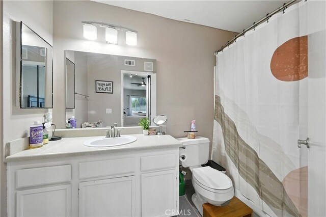 1465 E Lexington Ave Unit 4C, El Cajon, CA 92019 - full bath with vanity, a shower with curtain, and a ceiling fan