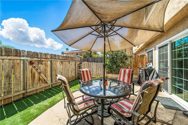 1465 E Lexington Ave Unit 4C, El Cajon, CA 92019 - fenced backyard featuring outdoor dining area and a patio