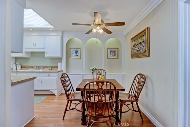 2205 Via Mariposa E Unit A, Laguna Woods, CA 92637 - dining space with ceiling fan, light wood-style floors, and crown molding