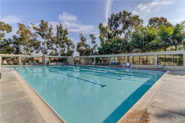 2205 Via Mariposa E Unit A, Laguna Woods, CA 92637 - view of community pool