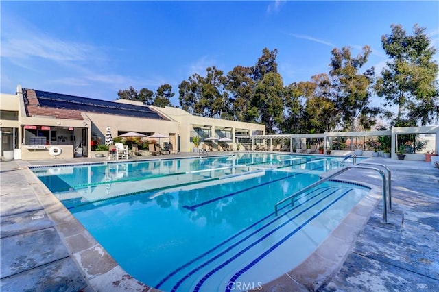 2205 Via Mariposa E Unit A, Laguna Woods, CA 92637 - community pool with a patio area