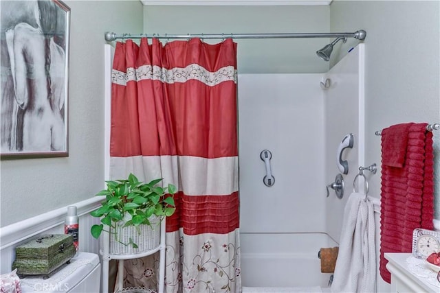 2205 Via Mariposa E Unit A, Laguna Woods, CA 92637 - bathroom with shower / tub combo with curtain and wainscoting