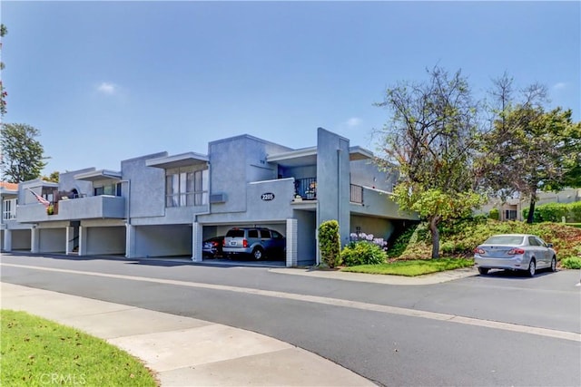 2205 Via Mariposa E Unit A, Laguna Woods, CA 92637 - view of front of house with a balcony and a residential view