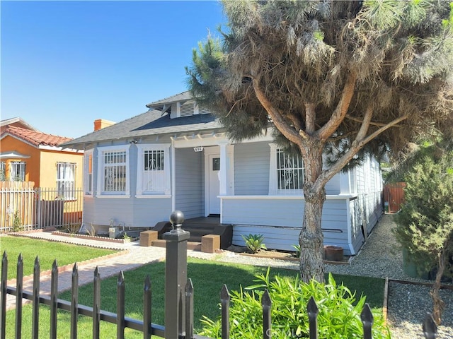 696 E 51st St E, Los Angeles, CA 90011 - bungalow-style house with a porch