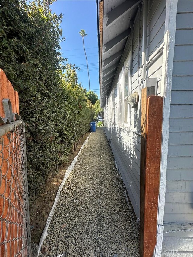 696 E 51st St E, Los Angeles, CA 90011 - view of property exterior