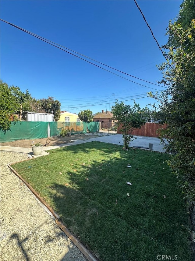 696 E 51st St E, Los Angeles, CA 90011 - view of yard
