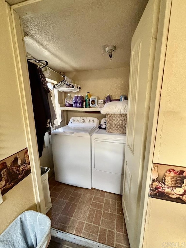 129 Brass Ln, Vista, CA 92083 - laundry area featuring independent washer and dryer, brick patterned flooring, and a textured ceiling
