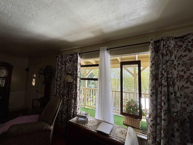 129 Brass Ln, Vista, CA 92083 - living room with a textured ceiling