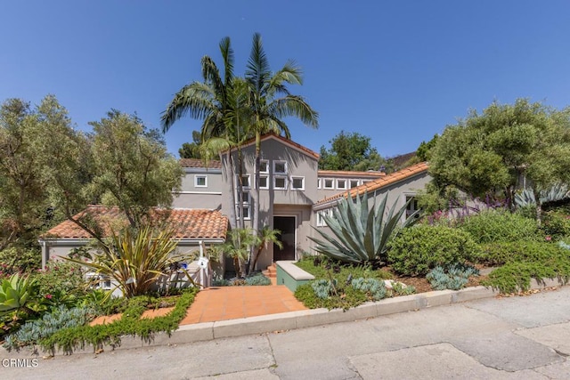 1040 Hillcroft Rd, Glendale, CA 91207 - view of front of property featuring stucco siding and a tile roof