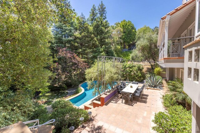 1040 Hillcroft Rd, Glendale, CA 91207 - view of patio featuring an outdoor pool, outdoor dining area, and view of scattered trees