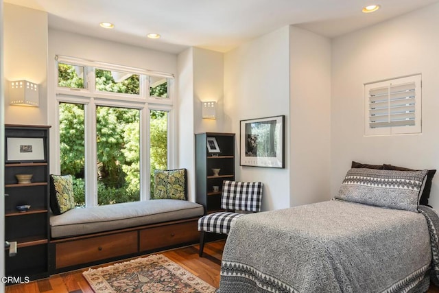 1040 Hillcroft Rd, Glendale, CA 91207 - bedroom featuring wood finished floors and recessed lighting