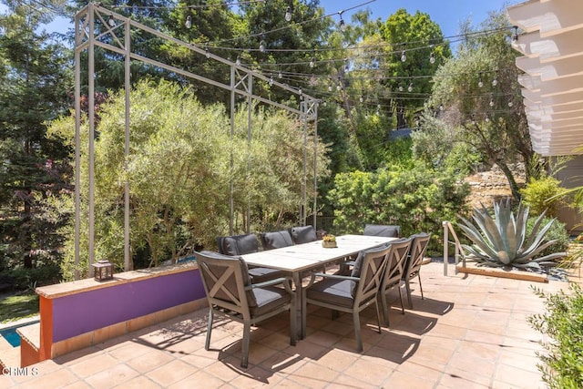 1040 Hillcroft Rd, Glendale, CA 91207 - view of patio / terrace featuring outdoor dining space