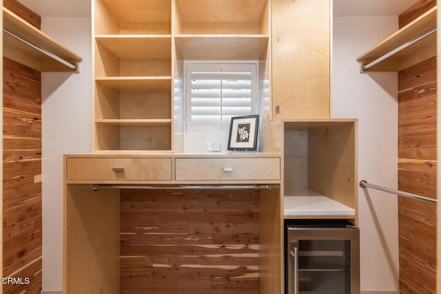1040 Hillcroft Rd, Glendale, CA 91207 - walk in closet featuring wine cooler