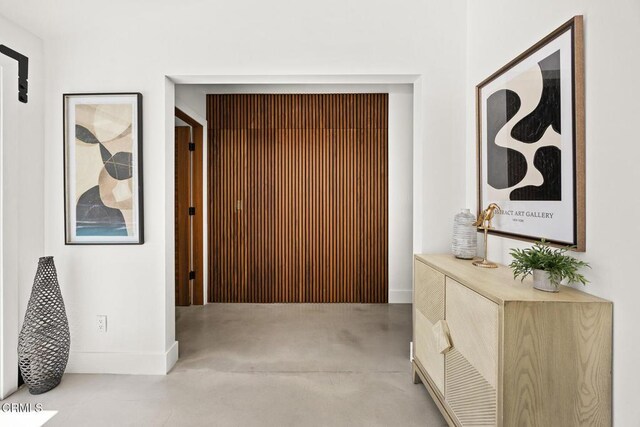 1305 Riviera Dr, Pasadena, CA 91107 - hall with baseboards