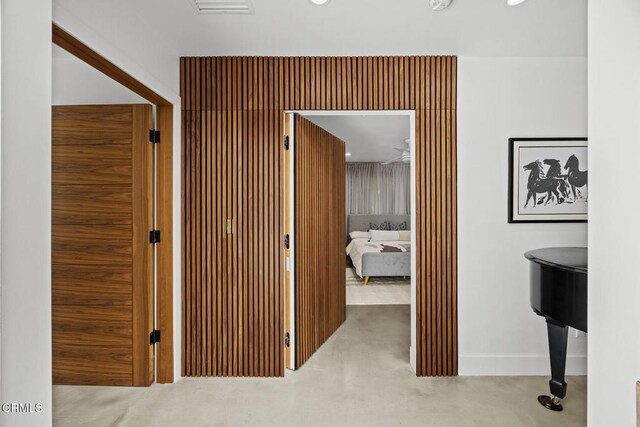 1305 Riviera Dr, Pasadena, CA 91107 - hallway featuring concrete flooring