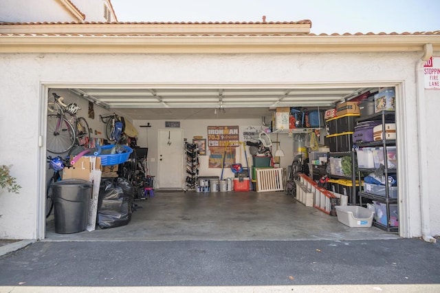29517 Cara Way, Temecula, CA 92591 - garage with asphalt driveway