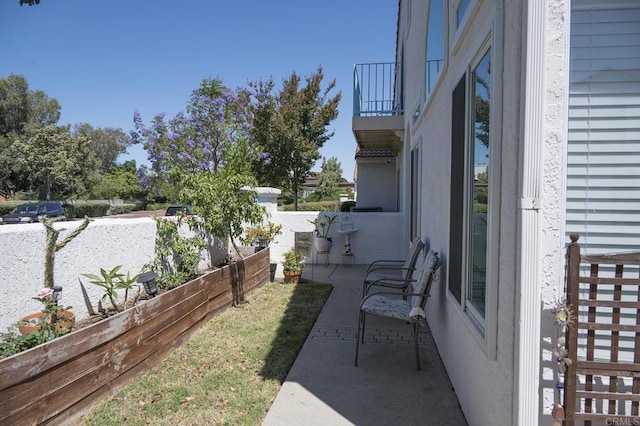 29517 Cara Way, Temecula, CA 92591 - view of yard with a balcony