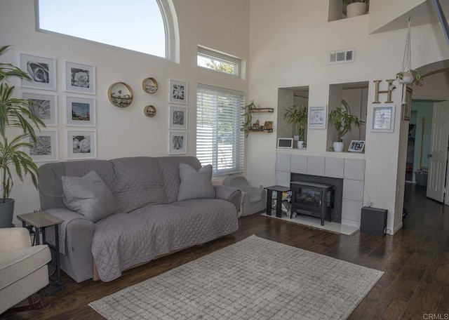 29517 Cara Way, Temecula, CA 92591 - living room featuring dark wood-style floors and a high ceiling