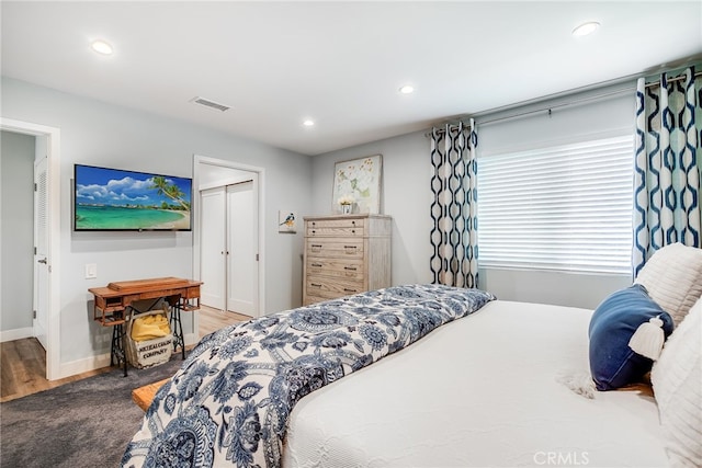 5490 Paseo Del Lago W Unit P, Laguna Woods, CA 92637 - bedroom featuring recessed lighting, wood finished floors, and a closet