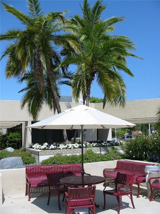 5490 Paseo Del Lago W Unit P, Laguna Woods, CA 92637 - view of patio featuring outdoor dining space