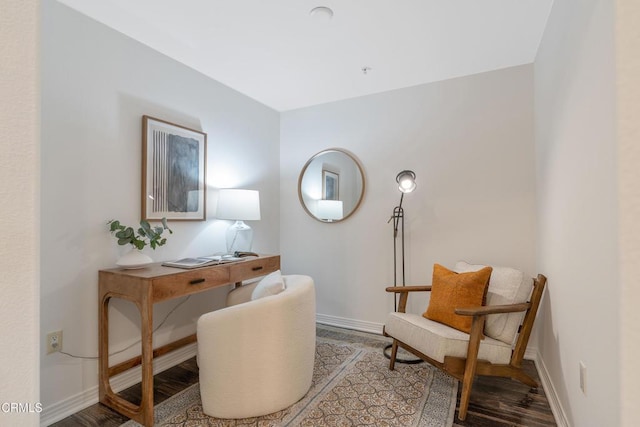 931 E Walnut St Unit 508, Pasadena, CA 91106 - office area with baseboards
