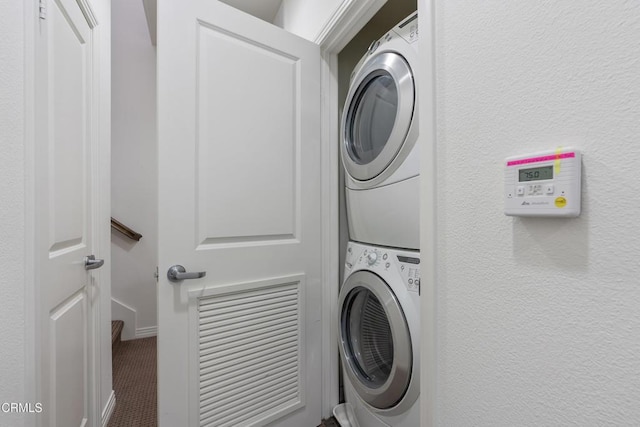 931 E Walnut St Unit 508, Pasadena, CA 91106 - laundry area with stacked washer / dryer