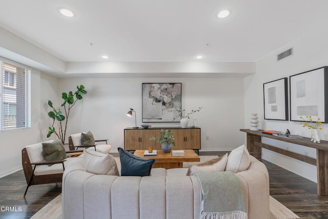 931 E Walnut St Unit 508, Pasadena, CA 91106 - living room featuring recessed lighting and dark wood-style floors