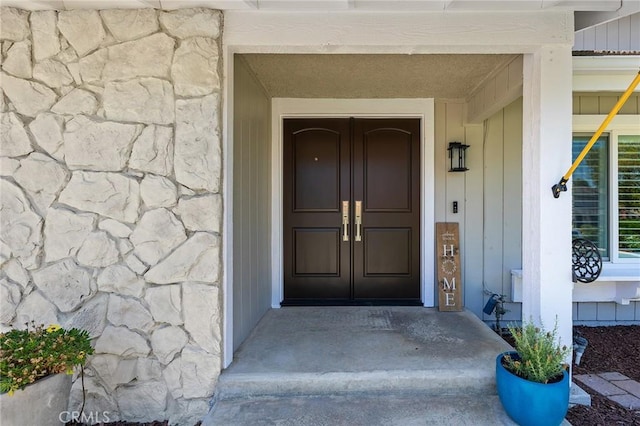 6095 Windemere Way, Riverside, CA 92506 - entrance to property with stone siding