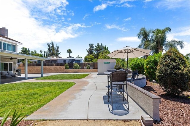 6095 Windemere Way, Riverside, CA 92506 - fenced backyard with a patio area and a ceiling fan