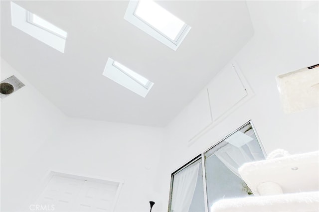1034 Occidental Cir, Redlands, CA 92374 - detailed view of a skylight