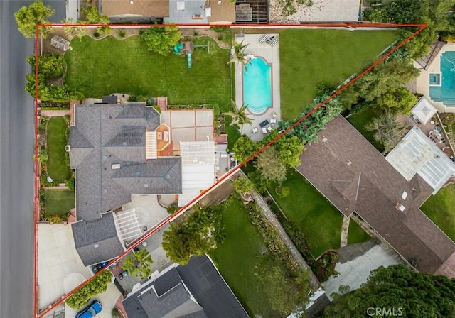 3326 Los Olivos Ln, Glendale, CA 91214 - aerial view of property and surrounding area featuring property parcel outlined and a pool