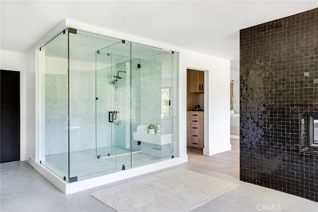 19476 Woodlands Dr, Huntington Beach, CA 92648 - full bathroom with a stall shower