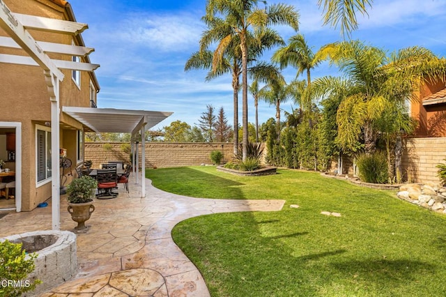 2561 Upper Bay Dr, Oxnard, CA 93036 - fenced backyard featuring a patio area