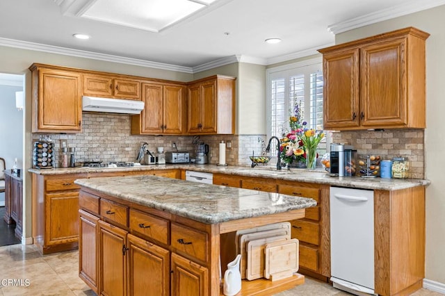 2561 Upper Bay Dr, Oxnard, CA 93036 - kitchen featuring under cabinet range hood, gas cooktop, tasteful backsplash, brown cabinets, and recessed lighting