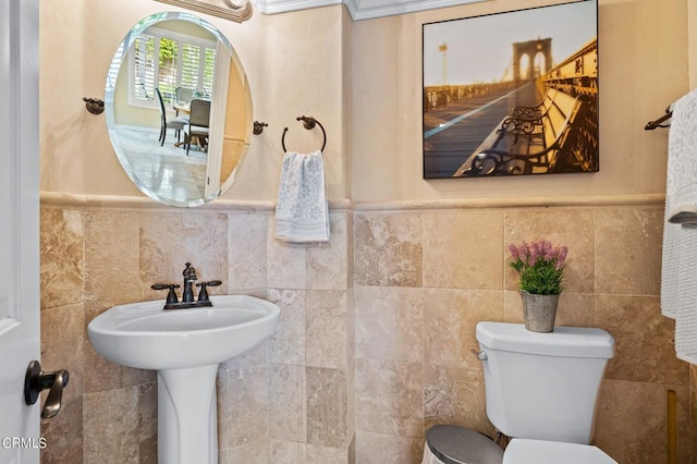 2561 Upper Bay Dr, Oxnard, CA 93036 - bathroom with tile walls and wainscoting