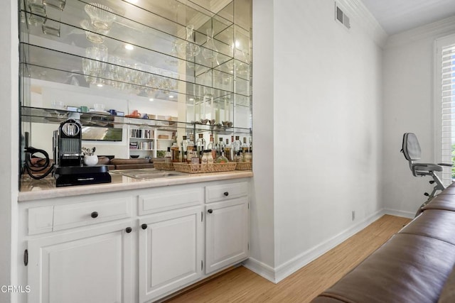 630 S Orange Grove Blvd Unit 5, Pasadena, CA 91105 - indoor dry bar with light wood-style floors and crown molding