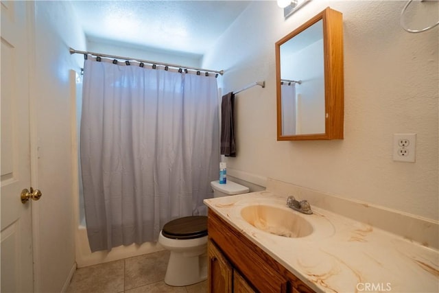 7681 Newhall Ave, Hesperia, CA 92345 - full bath featuring vanity, shower / bath combo, and tile patterned flooring