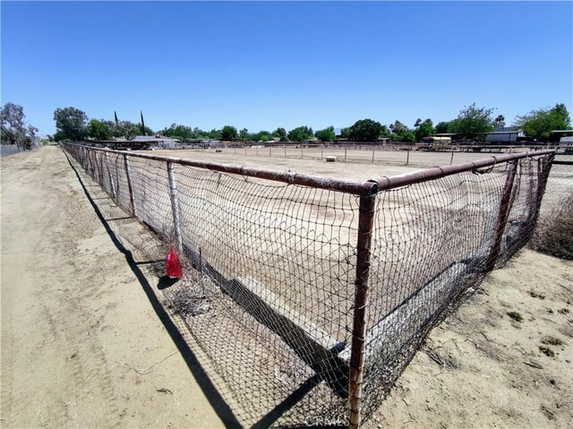 7519 Man O War St, Bakersfield, CA 93307 - view of yard