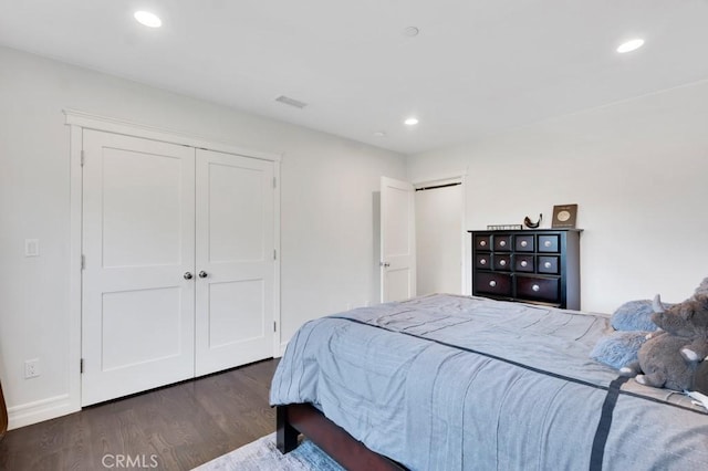 15460 La Maida St, Sherman Oaks, CA 91403 - bedroom featuring dark wood-type flooring and recessed lighting