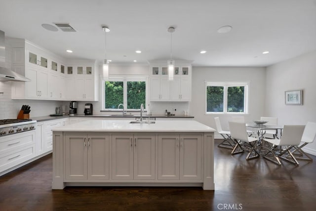 15460 La Maida St, Sherman Oaks, CA 91403 - kitchen featuring stainless steel gas stovetop, plenty of natural light, light countertops, tasteful backsplash, and recessed lighting