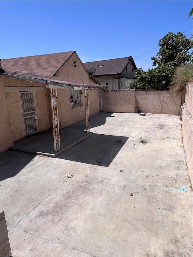 1086 N Bonnie Beach Pl, Los Angeles, CA 90063 - fenced backyard with a patio