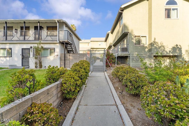 248 E Washington Blvd Unit 4, Pasadena, CA 91104 - view of home's community with a gate and stairway