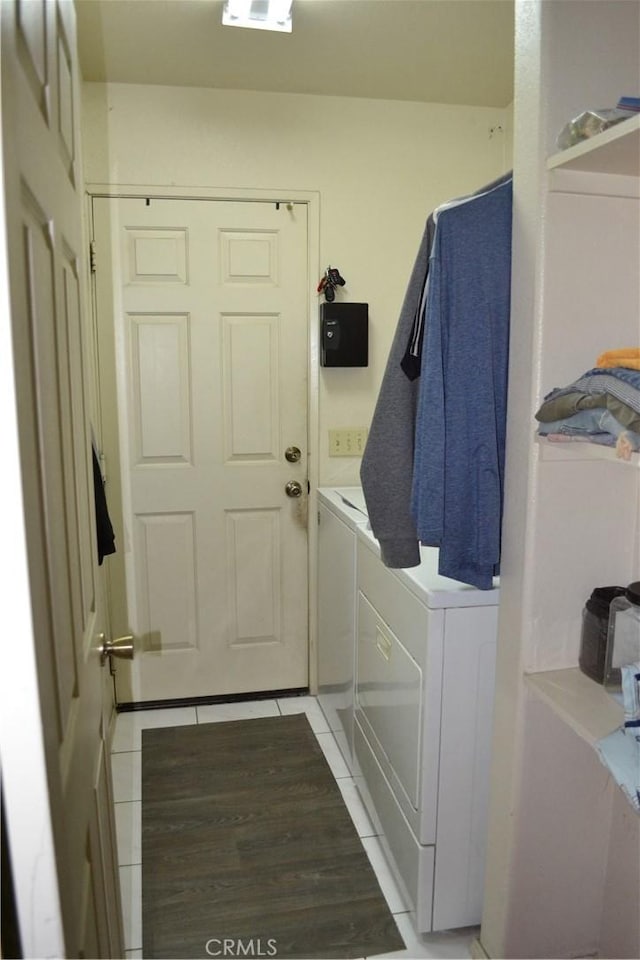 31811 Whispering Palms Trl, Cathedral City, CA 92234 - mudroom featuring washing machine and dryer and light tile patterned flooring