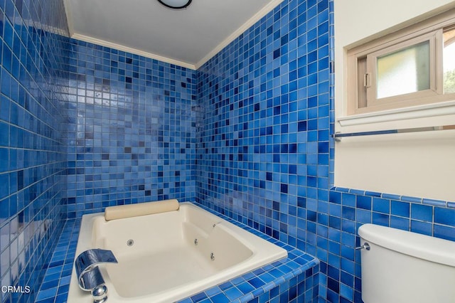 191 Haborview Ct, Ventura, CA 93003 - full bath featuring tile walls and a jetted tub