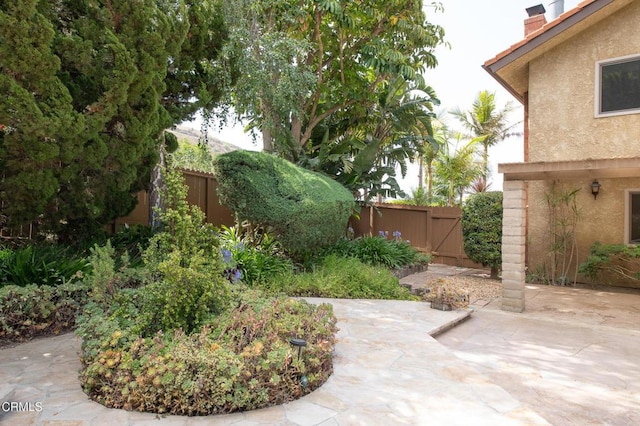 191 Haborview Ct, Ventura, CA 93003 - view of yard featuring a patio and a gate