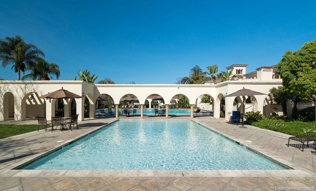 1222 N Creekside Dr, Chula Vista, CA 91915 - community pool with a patio area