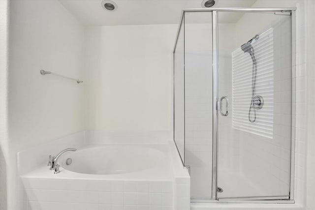 1679 Kincaid Ave, Chula Vista, CA 91913 - full bath featuring a bath and a shower stall