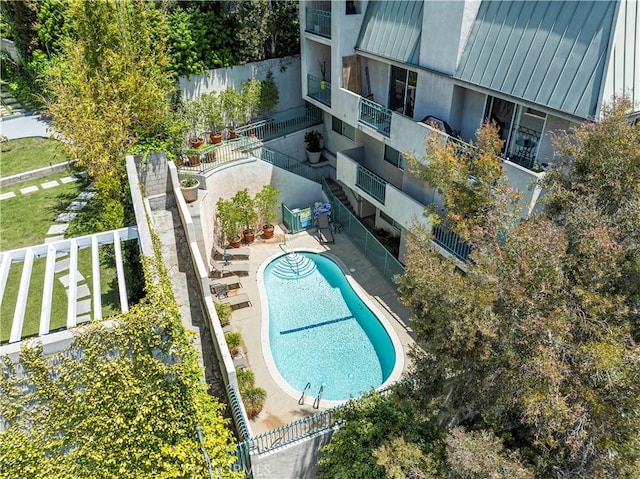 390 S Sepulveda Blvd Unit 105, Los Angeles, CA 90049 - community pool featuring a patio area