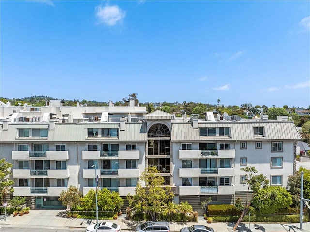390 S Sepulveda Blvd Unit 105, Los Angeles, CA 90049 - view of apartment building / complex